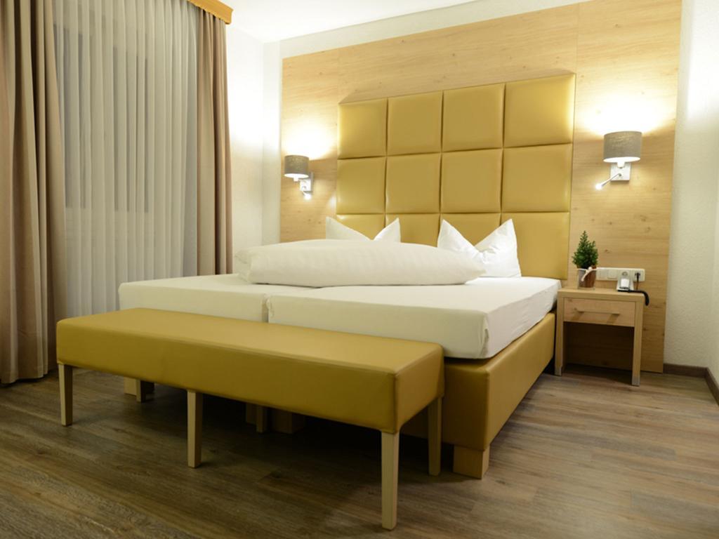 Land-Gut Hotel Zum Loewen Garni Marktheidenfeld Room photo