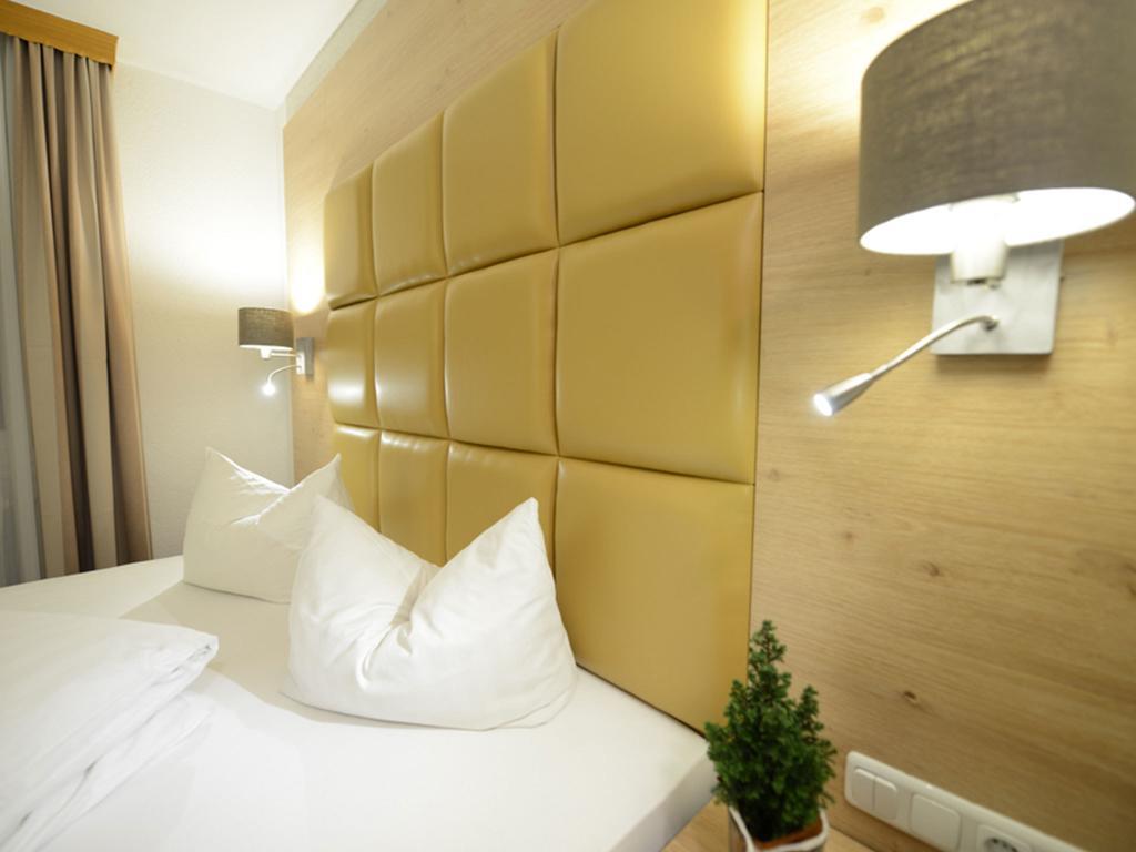 Land-Gut Hotel Zum Loewen Garni Marktheidenfeld Room photo