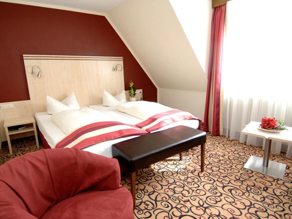 Land-Gut Hotel Zum Loewen Garni Marktheidenfeld Room photo