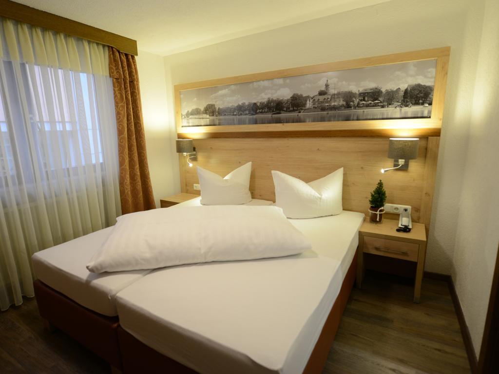 Land-Gut Hotel Zum Loewen Garni Marktheidenfeld Room photo