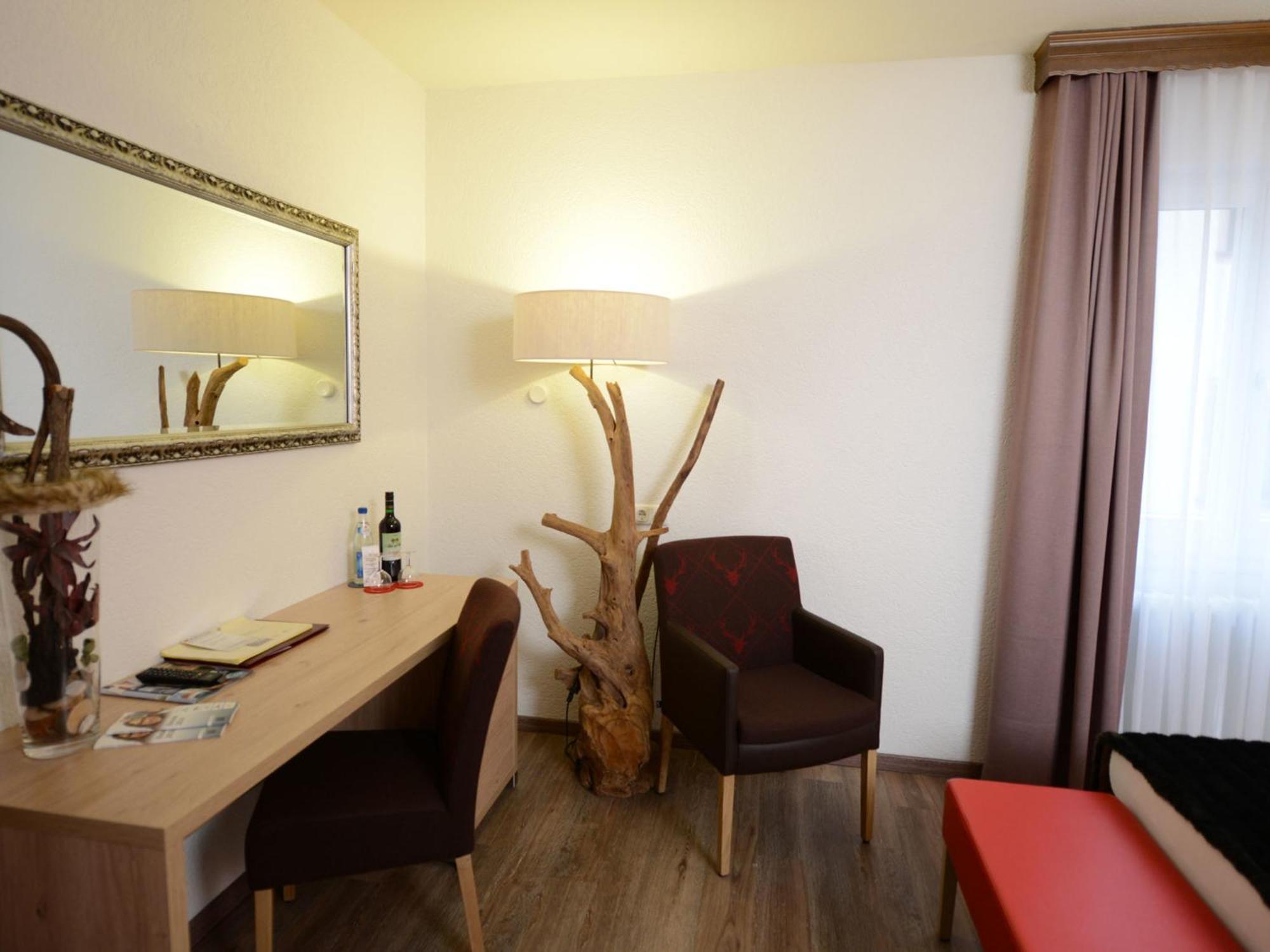 Land-Gut Hotel Zum Loewen Garni Marktheidenfeld Room photo